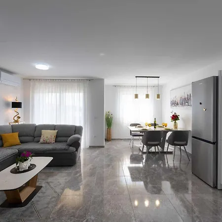 Kastel Stari Sunny Downtown With Terrace - One Bedroom With Terrace Lejlighed Kaštela