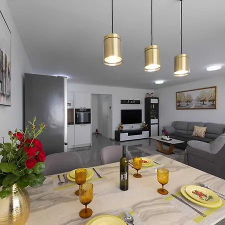 Kastel Stari Sunny Downtown With Terrace - One Bedroom With Terrace Lejlighed Kaštela
