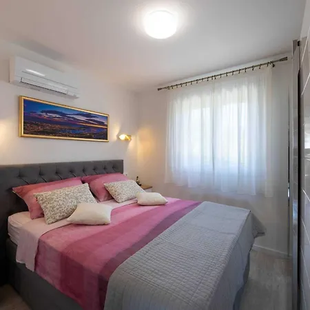 Kastel Stari Sunny Downtown With Terrace - One Bedroom With Terrace
