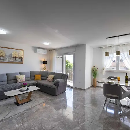 公寓 Kastel Stari Sunny Downtown With Terrace - One Bedroom With Terrace